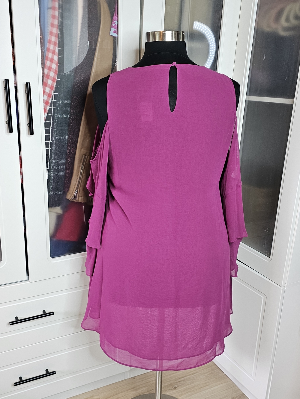 NWT City Chic Sangria Cold-Shoulder Ruffle Sleeve Blouse - Picture 3 of 5